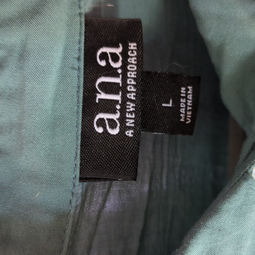 100% rayon button down - Picture 2 of 5